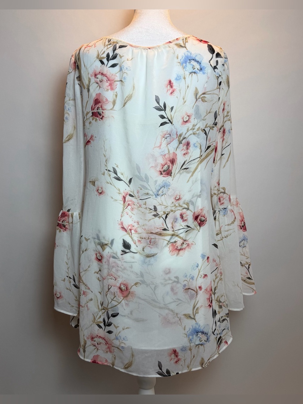 White House Black Market Cream Floral Pintuck Blouse - Picture 3 of 12